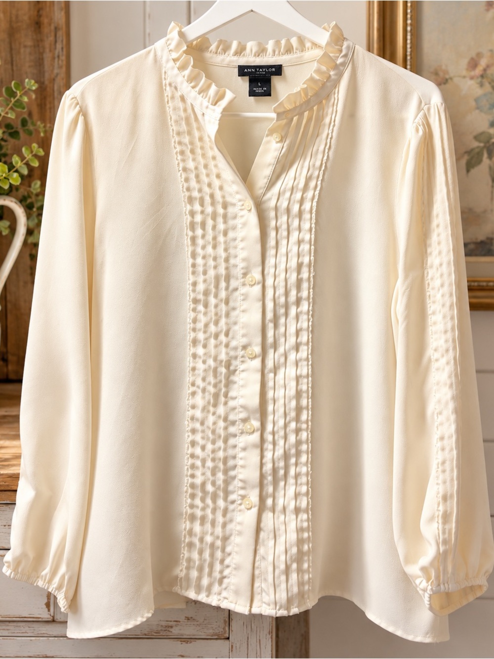 Ann Taylor Ivory Ruffle Pintuck Blouse Size Large Long Sleeve Feminine Top